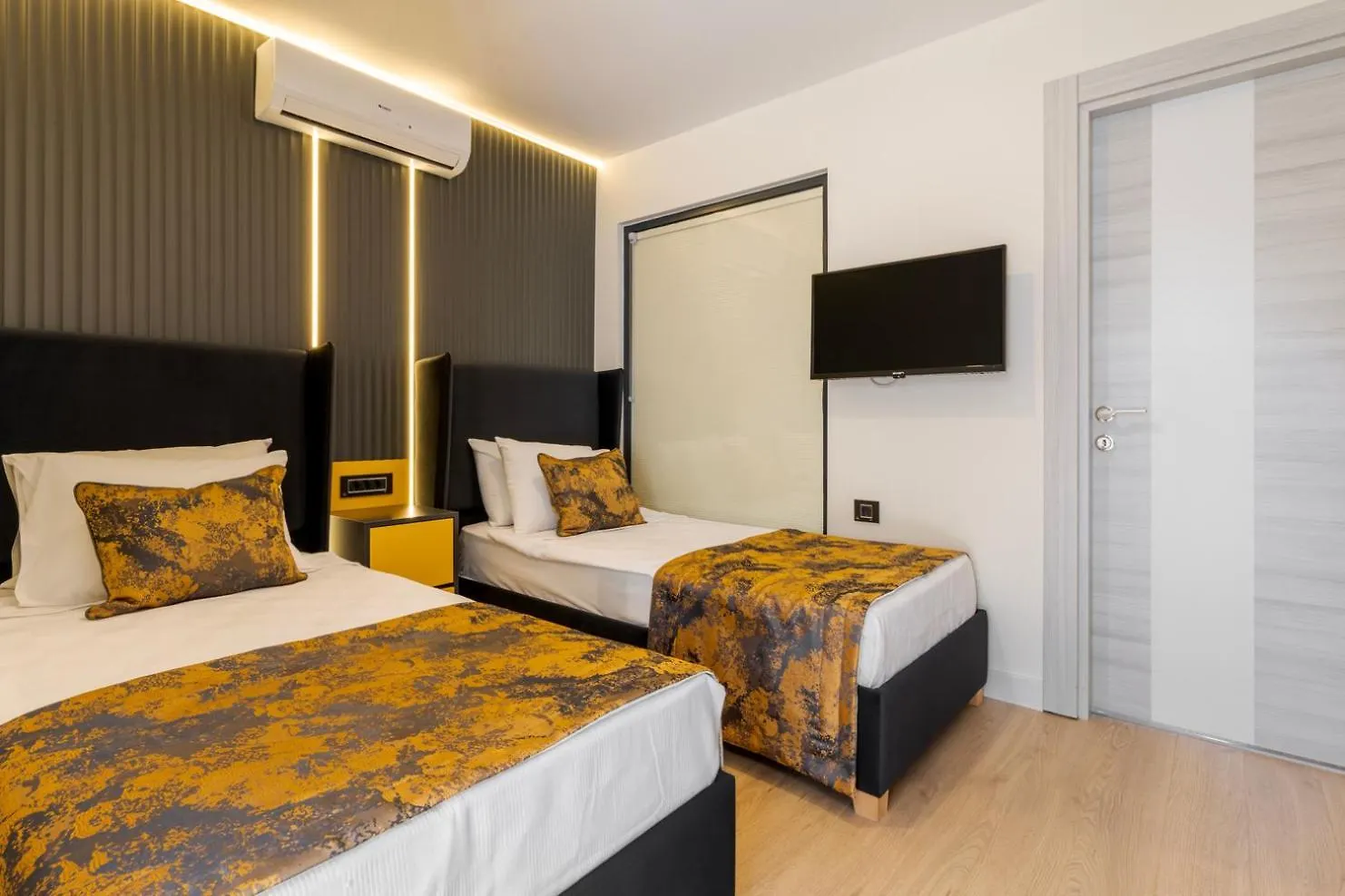 **  Tema 242 Hotel Antalya Turquía